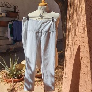 Chico's White Cropped Stretch Capri Pants